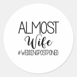 Sticker Rond Presque la Mariage de la femme a reporté le verrou