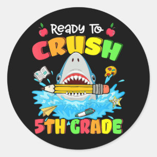 Sticker Rond Prêt À Écraser Le Requin De 5E Année De Retour À L