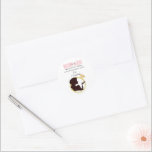 Sticker Rond Programme de l'enterrement de vie de jeune fille "<br><div class="desc">Vous avez une licence pour faire la fête ? Rassemblez tous vos agents secrets et célébrez le lien à la future mariée avec ce design de week-end d'enterrement de vie de jeune fille. Préparez le meilleur itinéraire pour la fête des filles : casinos de Las Vegas, chasses au trésor, aventures...</div>