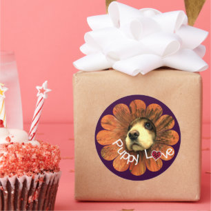 Sticker Rond Puppy Love Peeking d'une fleur