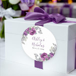 Sticker Rond Purple Floral Elegant Mariée et Nom de la chambre<br><div class="desc">Serviettes de mariage botanique personnalisées avec élégant script manuscrit et bouquets floraux violets. Le design présente les noms des mariés et des mariés et la date mariage avec mauve violet et magenta fleurs roses et vert gris verdure. Parcourez ma boutique - collection de fleurs violettes peluches - pour trouver des...</div>