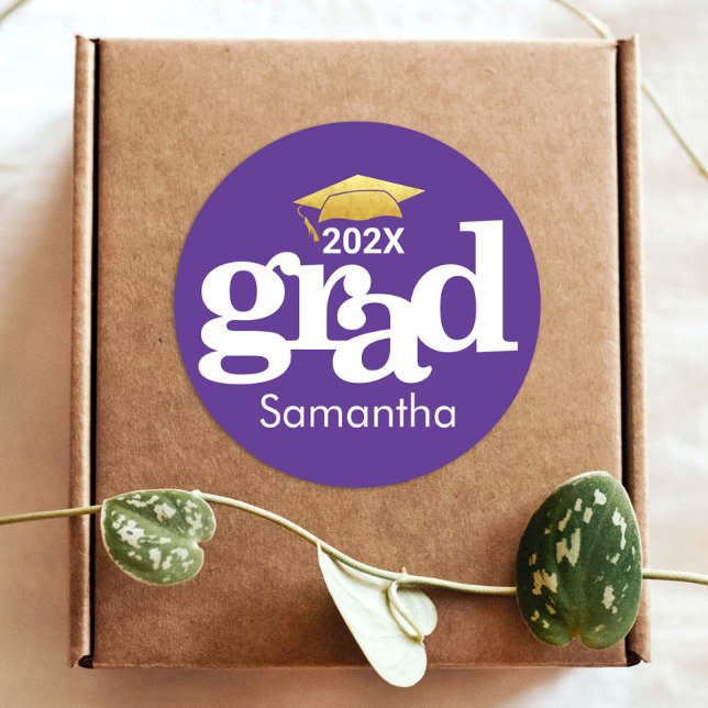 Sticker Rond Purple Graduation Or Bold Typographie moderne (Choose from 6 different colors!)