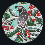 Sticker Rond Quail à Christmas Holly !<br><div class="desc">A California Quail aime les baies de Noël Holly le jour de Noël ! Le design a été créé par l'artiste international Jennifer Lake. Vous pouvez la voir sur son blog : jenniferlakeart.blogspot.com.</div>