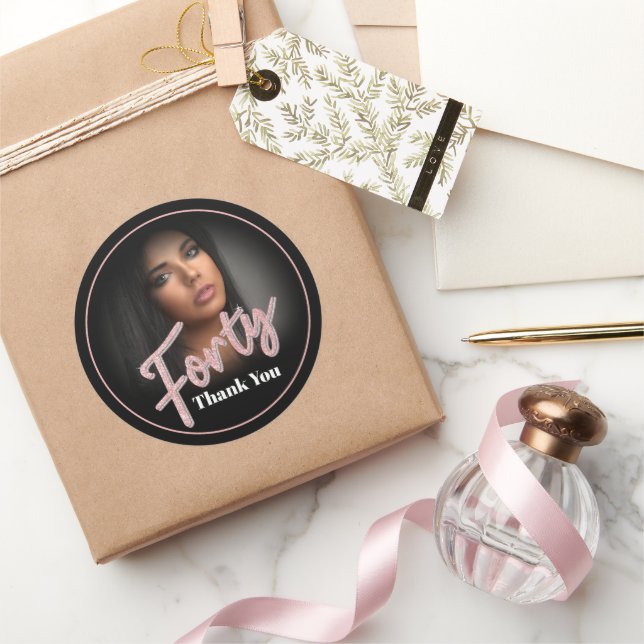 Sticker Rond Quarante 40e anniversaire script photo rose rose e (Cadeaux)