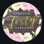 Sticker Rond Quarante et fabuleux | Elégant 40ème anniversaire<br><div class="desc">Elégante fête d'anniversaire en faveur autocollant pour la dame qui a 40 ans! Des flores d'aquarelle peintes à la main (de magnolia et de camélia) en rose et crème autour de la carte avec un texte en faux or qui dit "Quarante et fabuleux." L'arrière - plan est une texture en...</div>