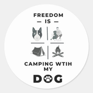 Sticker Rond Randonnée et Camping en plein air avec chien est l