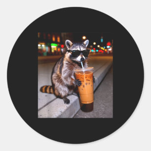 Sticker Rond Raton laveur buvant un café glacé mème animal drôl