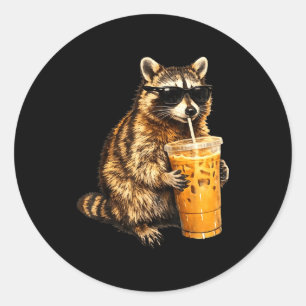 Sticker Rond Raton laveur drôle buvant du café glacé mème anima