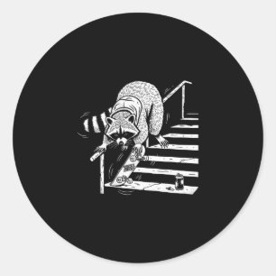 Sticker Rond Raton laveur faisant du skateboard sur une rampe d