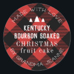Sticker Rond Red Buffalo Plaid Christmas Tree Cadeau<br><div class="desc">La touche finale parfaite pour vos cadeaux de vacances,  cet autocollant personnalisé présente des formes d'arbre de Noël blanc au-dessus facile à modifier texte sur un arrière - plan à motif de buffle rouge et noir.</div>
