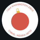 Sticker Rond Red Christmas Orament Holiday Adresse de retour<br><div class="desc">Mettez la touche finale sur vos cartes de fin de année et les invitations avec cette étiquette d'adresse de retour ronde avec un ornement de Noël rouge et votre adresse de retour en rouge.</div>