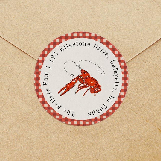 Sticker Rond Red En vichy Crawfish Boire fruits de mer Adresse  (Red crawfish and gingham return address label round sticker.)