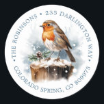 Sticker Rond Red Robin Pine Cone Christmas Retourner l'adresse<br><div class="desc">Cette conception présente une aquarelle illustrant Red Robin en hiver</div>