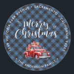 Sticker Rond Red Truck Blue Christmas Retourner l'adresse Étiqu<br><div class="desc">Créez de magnifiques étiquettes d'adresse de retour de Noël avec un camion rouge classique sur un motif de plaid de buffle bleu. Personnalisez facilement ces étiquettes de Noël bleus à damiers avec votre nom de famille et votre adresse.</div>