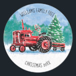 Sticker Rond Red VintageTractor Christmas Tree Ajouter un nom<br><div class="desc">Cet autocollant est muni d'un tracteur vintage rouge tirant un sapin de Noël dans un wagon derrière lui avec une scène hivernale comprenant de la neige et des arbres derrière lui. Le message dit "Williams Family Tree". Personnalisez avec votre propre nom, Sous le tracteur il dit, "Noël 20xx". Veuillez ajouter...</div>