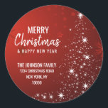 Sticker Rond RED White MERRY CHRISTMAS Tree Adresse de retour<br><div class="desc">Ajoutez ces autocollants d'adresse RETOUR à vos cartes de voeux,  enveloppes,  et ces vacances de Noël blanc ROUGE modernes et personnalisées. Arbre de Noël aux lumières scintillantes rouges et blanches. Texte modifiable - couleur,  police et taille.</div>