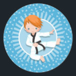 Sticker Rond Redhead Karate Boy Judo Martial Arts<br><div class="desc">Ce design présente un mignon gamin d'arts martiaux aux cheveux rouges avec ceinture noire. Sur l'arrière - plan décoratif bleu.</div>