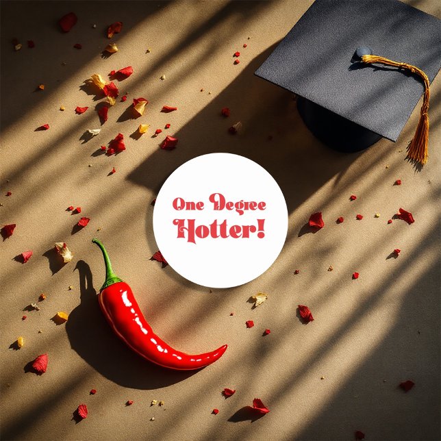 Sticker Rond Remise de diplôme épicée "Un degré plus chaud" (Spicy "One Degree Hotter" Graduation Classic Round Sticker)