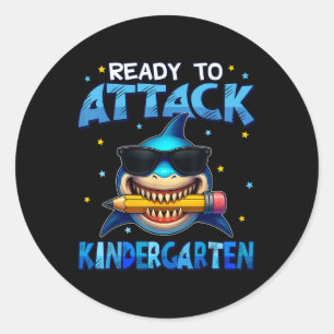 Sticker Rond Requin de maternelle prêt à attaquer le premier jo