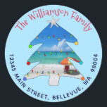 Sticker Rond Retour Adresse s Beach Christmas Tree Lights<br><div class="desc">Retour Adresse Plage Noël Arbre de Noël Éclairage de Noël - Ce joli dessin amusant et mignon mettant en scène la plage à l'intérieur d'un sapin de Noël avec une série de lumières de Noël aux couleurs turquoise, bleu, turquoise et rouge, est facile à customiser avec votre nom et adresse...</div>