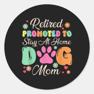 Sticker Rond Retraité Promu Pour Rester À La Maison Chien Maman