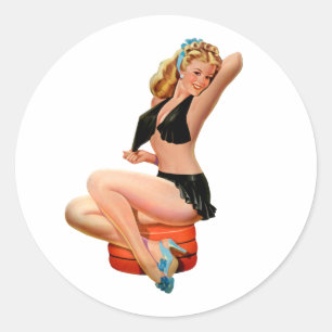 Sticker Rond Retro Blonde pin-up fille en mini-jupe noire