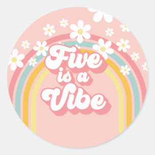 Sticker Rond Retro Rainbow FIVE est une ambiance Groovy 5e anni