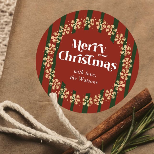Sticker Rond Retro Rouge & Vert Joyeux Noël Nom personnalisé (Trendy retro style red & green stripe Merry Christmas round stickers with your custom name)