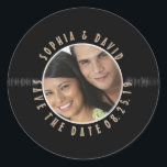 Sticker Rond Retro Vinyl Record Mariage PHOTO ENREGISTRER LA DA<br><div class="desc">Vintage Retro Vinyl Record unique & nouveau design personnalisé photo enregistrer la date ronde autocollants. Pour modifier le texte, utilisez l'option personnaliser. Pour des modifications plus étendues du texte, telles que des modifications de la police, de la couleur de police ou de la taille et de la disposition du texte,...</div>