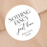Sticker Rond Rien de fantaisie Juste Amour Minimaliste Mariage<br><div class="desc">Ce n'est rien de fantaisie Juste d'amour Minimaliste Mariage Décontracté Fête Favoriser Stickers!</div>