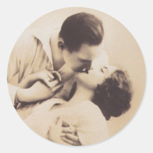 Sticker Rond Romantic Love Couple Kissing vintage illustration