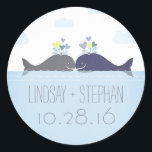 Sticker Rond Romantic Ocean Whale Couple Mariage<br><div class="desc">Phoque de mariage de plage avec des baleines mignonnes</div>