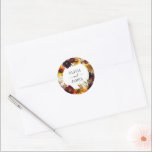 Sticker Rond Rose de tournesol rustique Bourgogne Mariage de co<br><div class="desc">Rose de tournesol rustique moderne Peony Bourgogne Rouge pourpre Floral Aquarelle Wreath Automne Mariage campagnard d'automne</div>