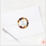 Sticker Rond Rose de tournesol rustique Bourgogne Mariage de co<br><div class="desc">Rose de tournesol rustique moderne Peony Bourgogne Rouge pourpre Floral Aquarelle Wreath Automne Mariage campagnard d'automne</div>