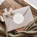 Sticker Rond Rose Gold minimaliste Merci mariage Faveur<br><div class="desc">Ce minimaliste or rose merci mariage faveur classique collant rond est parfait pour un mariage moderne. Le design sobre et élégant présente une typographie de script classique et sophistiquée en or rose. Faites de l'autocollant votre propre étiquette en incluant vos noms, l'événement (s'il y a lieu) et la date. Ces...</div>