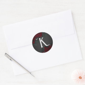Sticker Rond Roses Rouges Monogramme de Mariage Romance Sombre