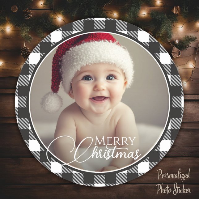 Sticker Rond Russe Buffalo Plaid Joyeux Noël Photo (Rustic Buffalo Plaid Merry Christmas Photo Classic Round Sticker)