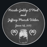 Sticker Rond Rustic Chalkboard Mason Jar Mariage personnalisé<br><div class="desc">Belle conception de tableau noir avec un pot en maçon blanc. C’est très country chic. Vous pouvez le customiser et le personnaliser comme vous le souhaitez.</div>
