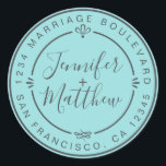 Sticker Rond Rustic Chic Mariage Adresse de retour Turquoise<br><div class="desc">Chic, moderne et simple mariage fait maison autocollant d'adresse de retour avec vos noms et adresse en noir élégant script calligraphie et typographie stylisée sur un arrière - plan turquoise, agrémenté de lauriers et autres détails décoratifs rustiques. Ajoutez simplement votre nom et votre adresse de monogramme conçus exclusivement pour vous...</div>