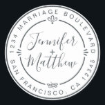 Sticker Rond Rustic Chic Mariage Monogramme Adresse de retour B<br><div class="desc">Chic, moderne et simple mariage fait maison autocollant d'adresse de retour avec vos noms et adresse en noir élégant script calligraphie et de typographie élégante sur un arrière - plan blanc, orné de lauriers et d'autres détails décoratifs rustiques. Ajoutez simplement votre nom et votre adresse de monogramme conçus exclusivement pour...</div>