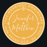 Sticker Rond Rustic Chic Mariage Monogramme Adresse de retour J<br><div class="desc">Chic, moderne et simple mariage fait maison autocollant d'adresse de retour avec vos noms et adresse en blanc élégante calligraphie manuscrite et typographie stylisée sur un arrière - plan jaune moelleux, agrémenté de lauriers et autres détails décoratifs rustiques. Ajoutez simplement votre nom et votre adresse de monogramme conçus exclusivement pour...</div>