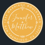 Sticker Rond Rustic Chic Mariage Monogramme Adresse de retour J<br><div class="desc">Chic, moderne et simple mariage fait maison autocollant d'adresse de retour avec vos noms et adresse en blanc élégante calligraphie manuscrite et typographie stylisée sur un arrière - plan jaune moelleux, agrémenté de lauriers et autres détails décoratifs rustiques. Ajoutez simplement votre nom et votre adresse de monogramme conçus exclusivement pour...</div>