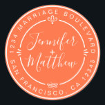 Sticker Rond Rustic Chic Mariage Monogramme Retourner Adresse O<br><div class="desc">Chic, moderne et simple mariage fait maison autocollant d'adresse de retour avec vos noms et adresse en blanc élégante calligraphie manuscrite et typographie stylisée sur un arrière - plan orange, orné de lauriers et d'autres détails décoratifs rustiques. Ajoutez simplement votre nom et votre adresse de monogramme conçus exclusivement pour vous...</div>