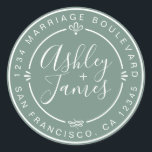 Sticker Rond Rustic Chic Mariage Retour Adresse Dusty Green<br><div class="desc">Chic, moderne et simple mariage fait maison autocollant d'adresse de retour avec vos noms et adresse en blanc élégante calligraphie manuscrite et typographie stylisée sur un arrière - plan vert poussiéreux, agrémenté de lauriers et autres détails décoratifs rustiques. Ajoutez simplement votre nom et votre adresse de monogramme conçus exclusivement pour...</div>
