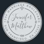 Sticker Rond Rustic Chic Mariage Retour Adresse Pastel Blue<br><div class="desc">Chic, moderne et simple mariage fait maison autocollant d'adresse de retour avec vos noms et adresse en noir élégant script calligraphie et typographie stylisée sur un arrière - plan bleu pastel, agrémenté de lauriers et autres détails décoratifs rustiques. Ajoutez simplement votre nom et votre adresse de monogramme conçus exclusivement pour...</div>