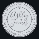 Sticker Rond Rustic Chic Mariage Retour Adresse Pastel Blue<br><div class="desc">Chic, moderne et simple mariage fait maison autocollant d'adresse de retour avec vos noms et adresse en blanc élégante calligraphie manuscrite et typographie stylisée sur un arrière - plan pastel bleu, agrémenté de lauriers et autres détails décoratifs rustiques. Ajoutez simplement votre nom et votre adresse de monogramme conçus exclusivement pour...</div>