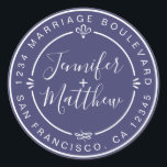 Sticker Rond Rustic Chic Mariage Retourner Adresse Classe Bleue<br><div class="desc">Chic, moderne et simple mariage fait maison autocollant d'adresse de retour avec vos noms et adresse en blanc élégante calligraphie manuscrite et typographie stylisée sur un arrière - plan bleu marine, orné de lauriers et d'autres détails décoratifs rustiques. Ajoutez simplement votre nom et votre adresse de monogramme conçus exclusivement pour...</div>