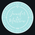Sticker Rond Rustic Chic Monogrammes Noms Retourner Adresse Ble<br><div class="desc">Chic, moderne et simple mariage fait maison autocollant d'adresse de retour avec vos noms et adresse en blanc élégante calligraphie manuscrite et typographie stylisée sur un arrière - plan bleu turquoise, agrémenté de lauriers et autres détails décoratifs rustiques. Ajoutez simplement votre nom et votre adresse de monogramme conçus exclusivement pour...</div>