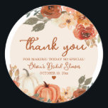 Sticker Rond Rustic Fall in Love Citrouille Automne Fête des ma<br><div class="desc">Rustic Fall in Love Citrouille Automne Fête des mariées Classic Round Sticker</div>