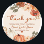Sticker Rond Rustic Fall in Love Citrouille Automne Fête des ma<br><div class="desc">Rustic Fall in Love Citrouille Automne Fête des mariées Classic Round Sticker</div>